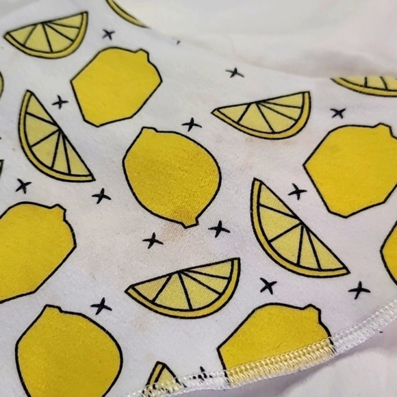 Bundle of 8 bibs, slight stains on a few - Picture 5 of 5